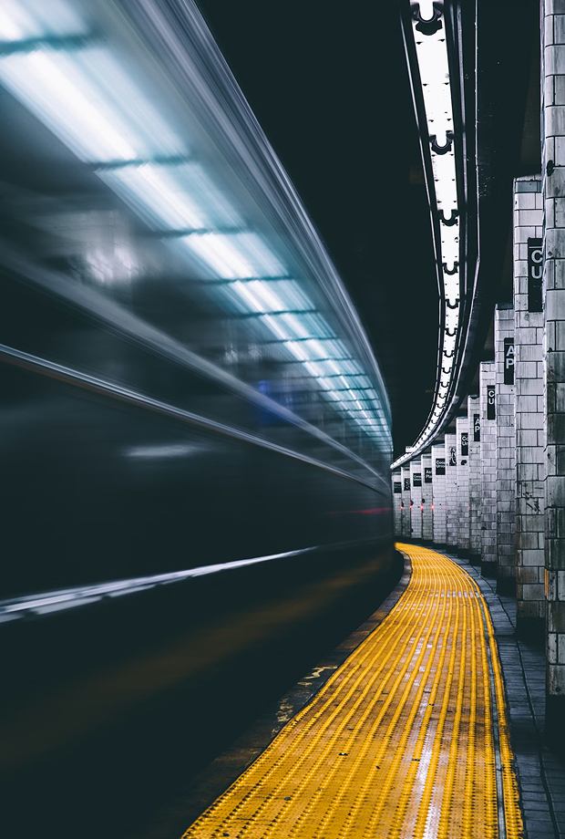 Metro station platform with VAELLA flow visualization